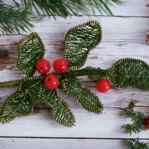 Vintage Hand Made Thin Wire Woven Green Holly Brooch With Red Berries 1940's